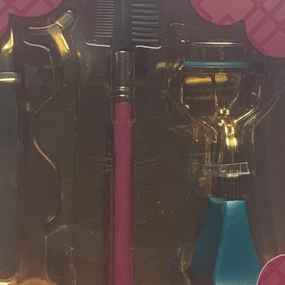 NIB 5 Pc. Eye Tool Set for Brows and Lashes - Picture 3 of 4